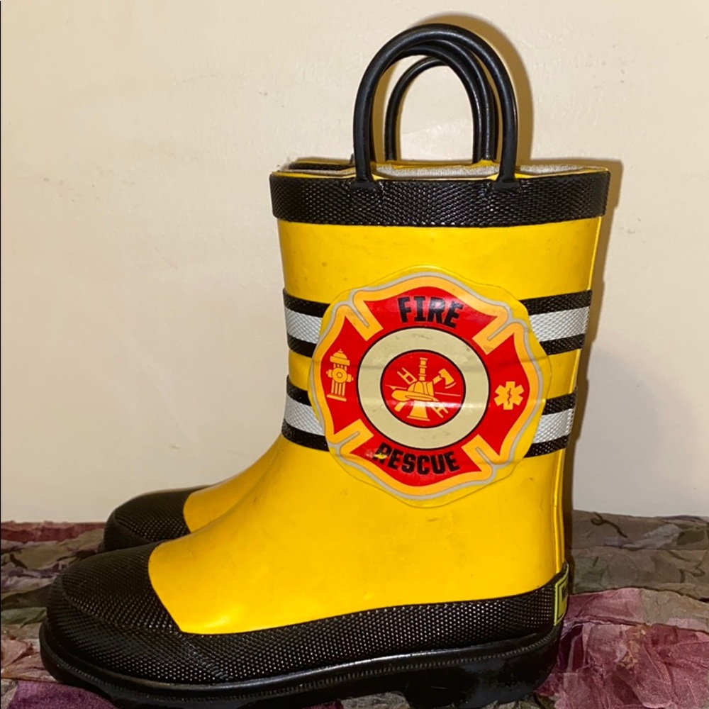 Boys Puddle Stomping Rain boots Sz. 9/10 GUC